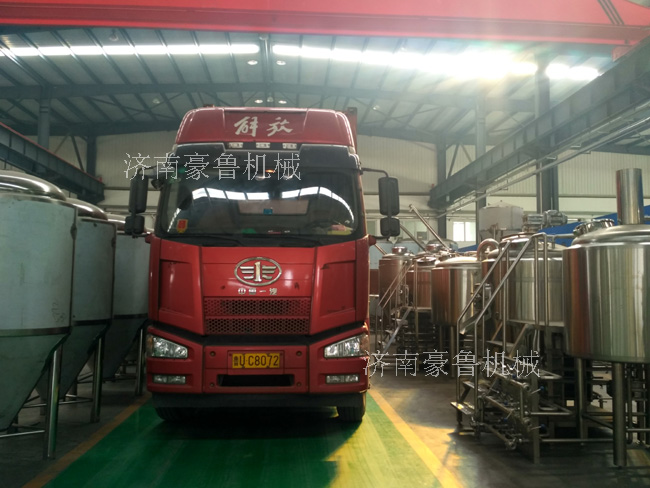 精釀啤酒設備準備發(fā)貨 精釀啤酒設備準備發(fā)貨