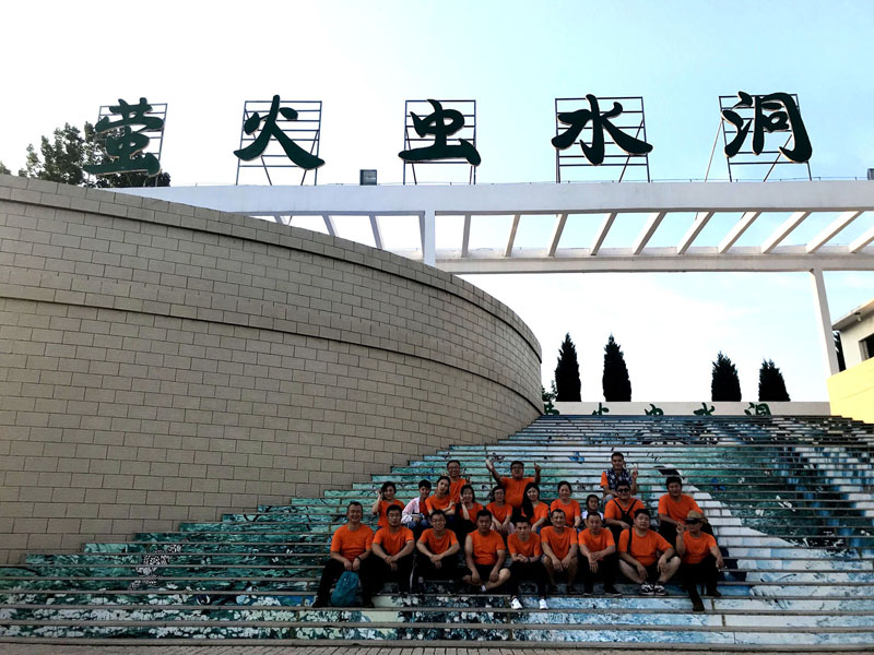 豪魯啤酒設(shè)備合影 豪魯啤酒設(shè)備合影